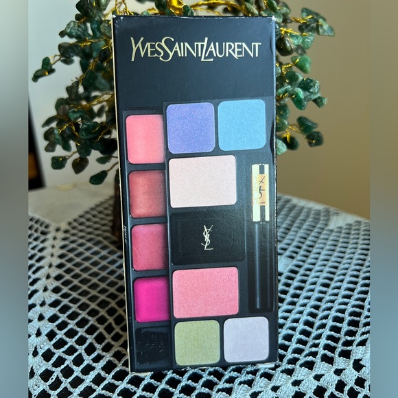 Limited Edition YSL palette - Picture 4 of 5